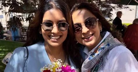 Juhi Chawla shares new pics from daughter Jahnavi。